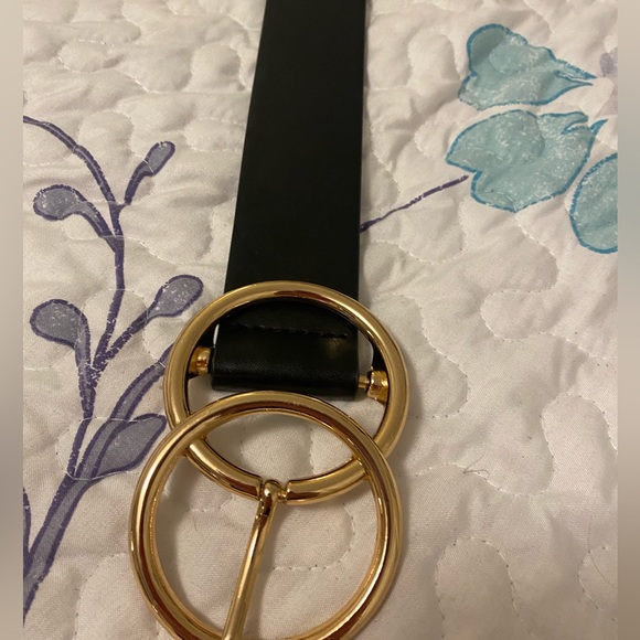 Women’s black faux leather belt. 41 inches in length - Picture 2 of 4